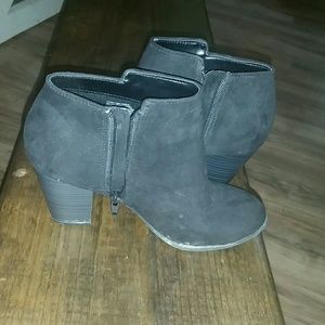 Black booties with heel